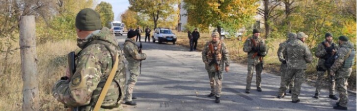 Поліція зі стріляниною спробувала не пустити колону ветеранів АТО в Золоте