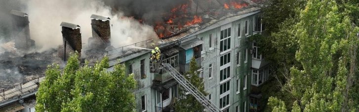 Пожежа у столиці: загорівся дах 5-поверхового житлового будинку