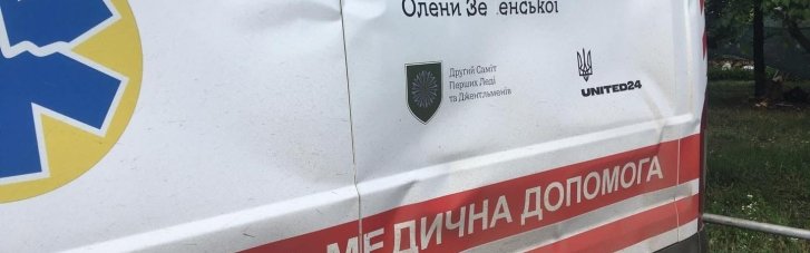 В Харьковской области бригада медиков попала под обстрел, поврежден реанимобиль