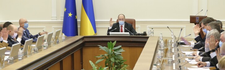 Кабмін схвалив законопроєкт про підтримку сімей загиблих в ООС військових: чим їм допоможуть