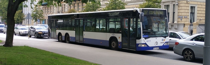 Уряд Латвії хоче запустити окремий громадський транспорт для вакцинованих проти COVID-19