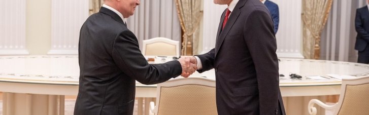 Очільник МЗС Туреччини зустрівся із Путіним у Кремлі, щоб "обговорити розв'язання війни"
