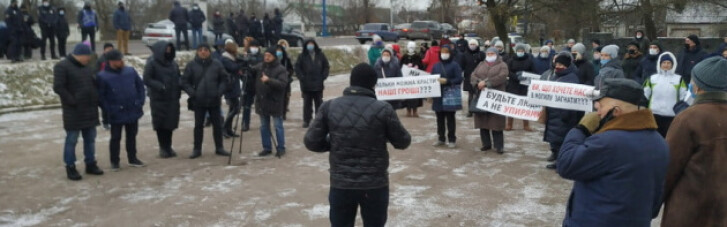 Участники тарифного протеста в Житомире заблокировали выезд из города (ФОТО)