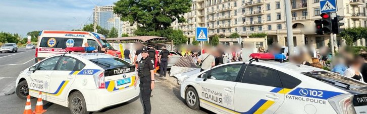 На Одещині водій, втікаючи від патрульних, збив трьох жінок і сам потрапив до лікарні (ФОТО)