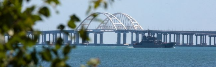 Російські окупанти проводять роботи зі зміцнення Кримського мосту, — ЗМІ