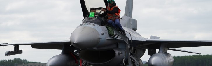 Канада надасть Україні $285 млн для підготовки українських пілотів на F-16