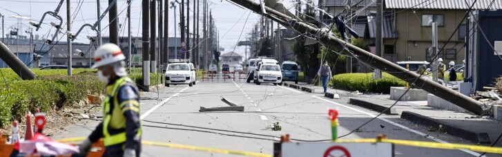 На Японію обрушився торнадо: зносив дахи будинків і перевертав авто (ФОТО)