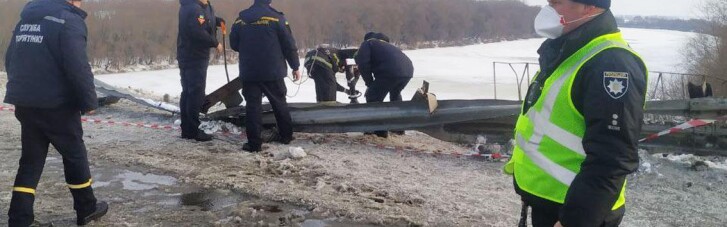 На Черниговщине фура упала с моста в реку (ФОТО, ВИДЕО)