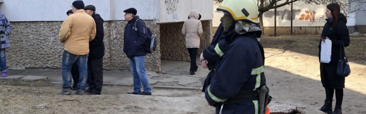 В жилом доме в Бердянске взорвалась граната, есть погибшие и раненые (ФОТО)