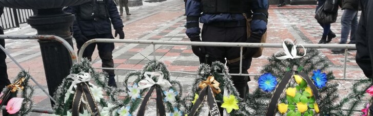 Sytnyk Has Destroyed 37 Enterprises: Farmworkers Lay Wreaths in Front of Parliament