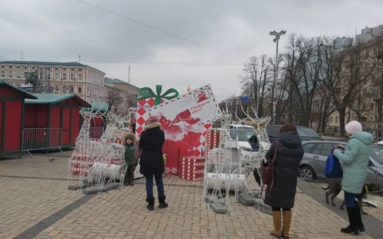 В Киеве начали разбирать главную елку страны