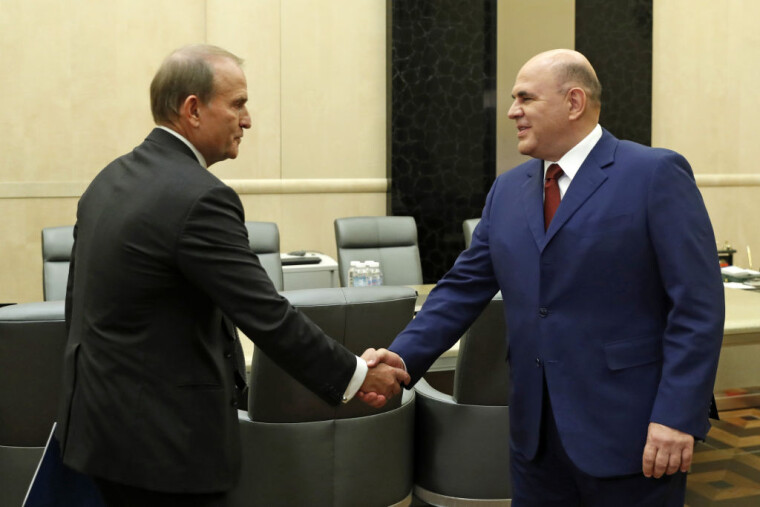 Виктор Медведчук и премьер-министр РФ Михаил Мишустин во время встречи в Москве 6 октября