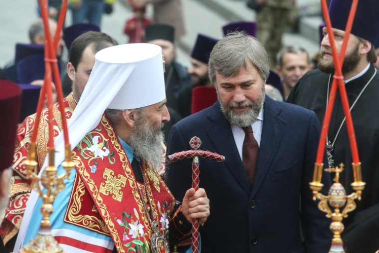 Митрополит Онуфрий и Вадим Новинский во время панихиды