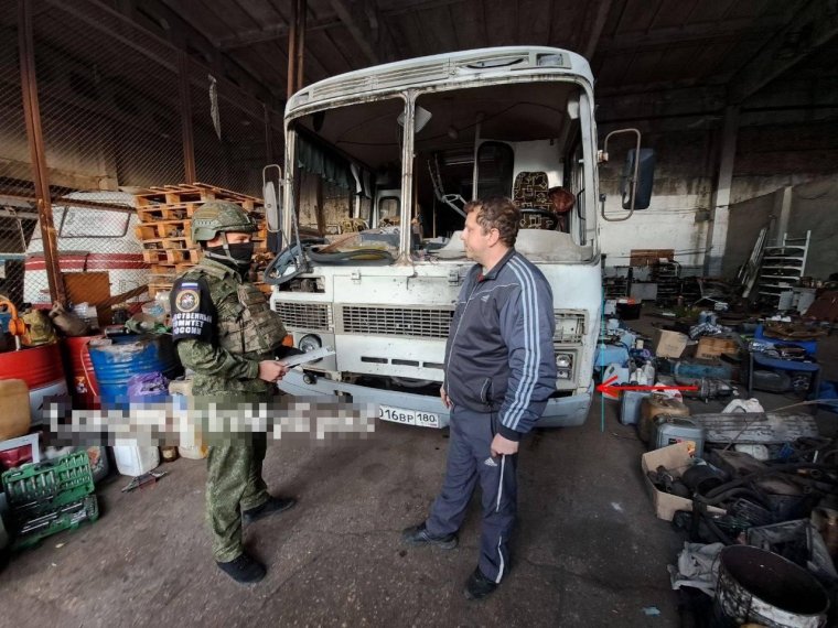 Фото поврежденной якобы украинским дроном маршрутки в "ДНР"