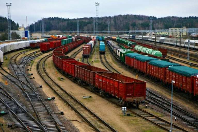 Промисловість перебуває у стагнації, підвищення тарифів "УЗ" призведе до закриття підприємств, – експерт