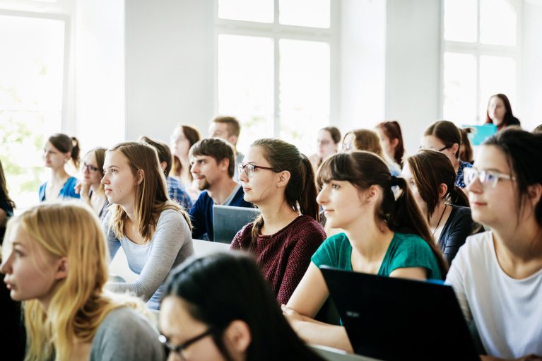 Відтік абітурієнтів за кордон. Як українські університети можуть виграти боротьбу за молодь