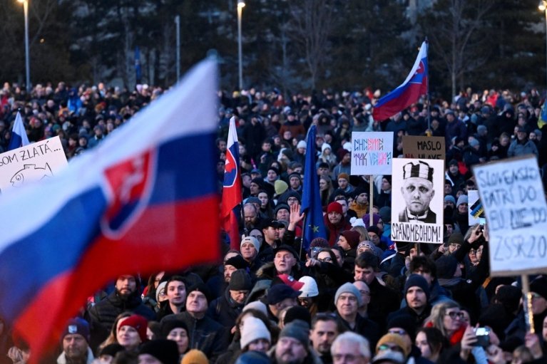 Протесты в Словакии. Как долго Фицо продержится у власти