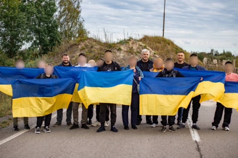 Україна повернула ще девʼятьох дітей, яких окупанти незаконно вивезли до Росії (ФОТО)