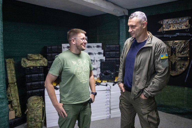 Кличко передал 4 бригадам 500 дронов, РЭБы и другое оборудование от киевской громады и благотворительной помощи
