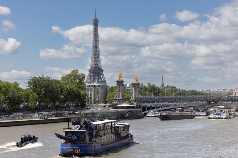 Річку Сена в Парижі визнали придатною для купання напередодні Олімпіади