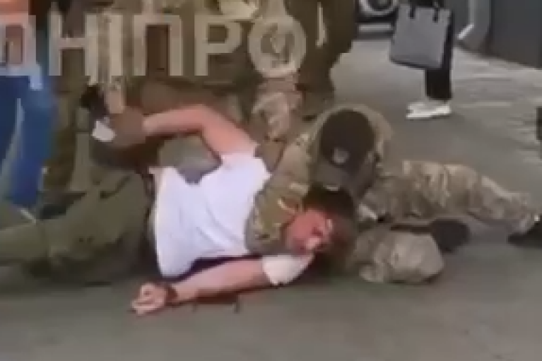 Охранника Тищенко, участвовавшего в нападении на экс-военного, взяли под стражу