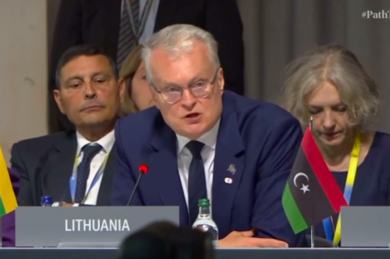 Россия должна полностью и безусловно вывести все свои войска и вооружения из Украины, — президент Литвы