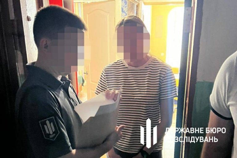 "Сливала" закрытую информацию уголовникам: завершено расследование дела помощницы судьи из Днепра