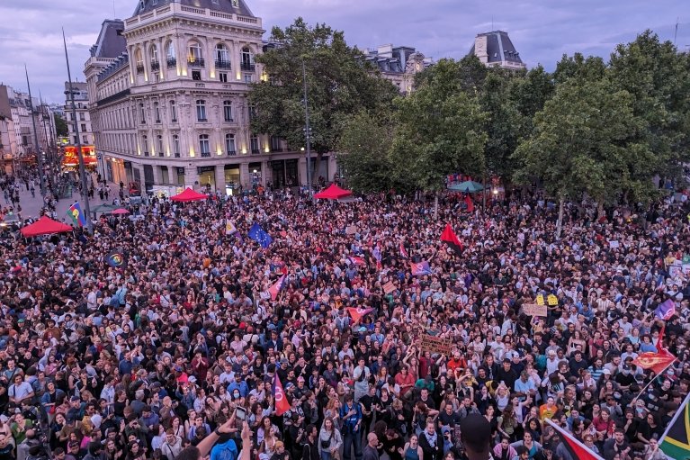 У Франції люди вийшли на протести через перемогу ультраправих