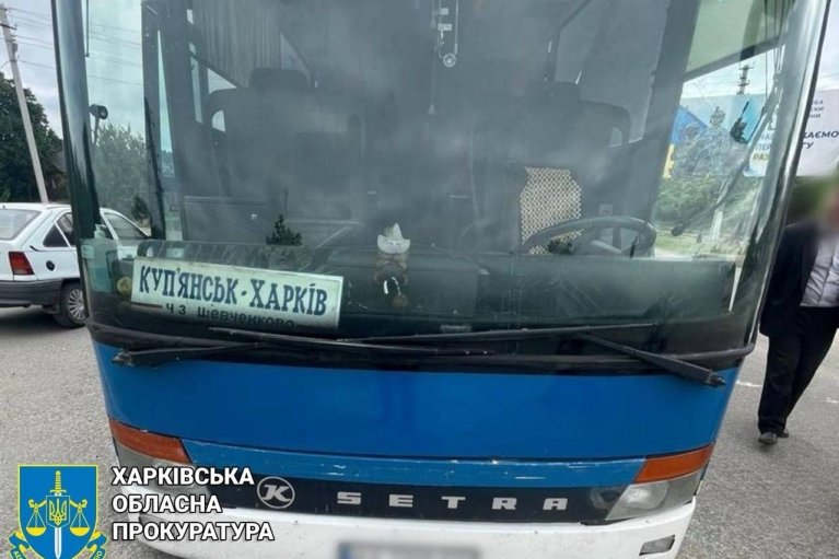 Росіяни атакували FPV-дронами Куп'янськ: є поранені, пошкоджено автобус (ФОТО)