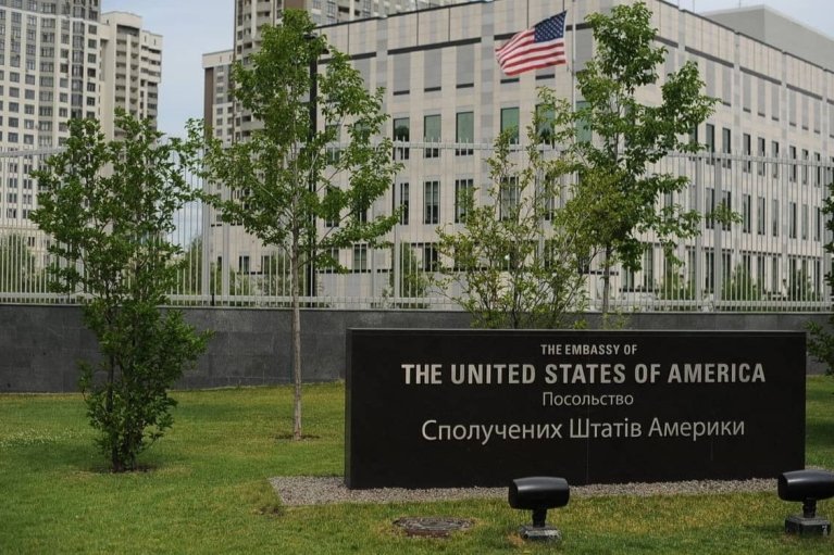 Посольство США відновило роботу після попереджень про "потужну повітряну атаку"