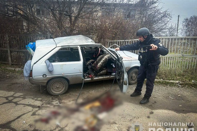 Россияне дроном попали в гражданский автомобиль на Запорожье