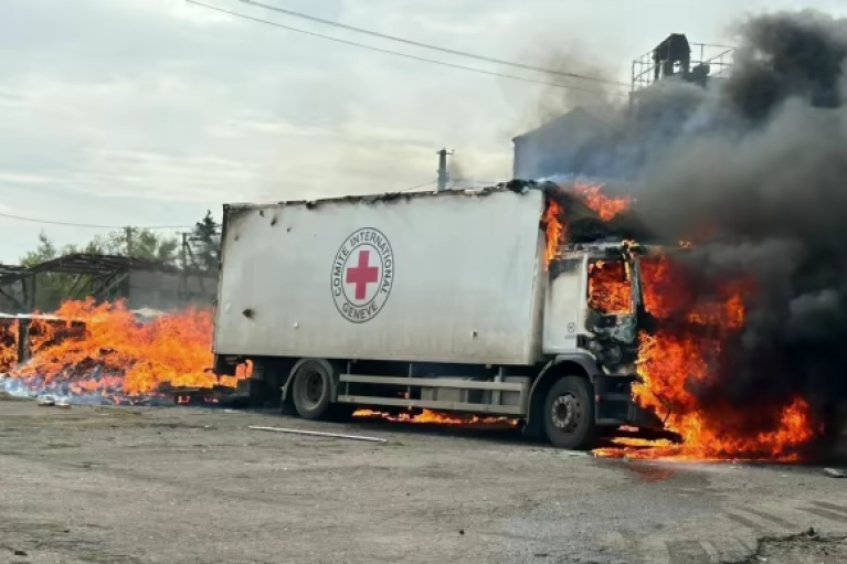 Росіяни вгатили по Донеччині: загинули троє співробітників Червоного Хреста