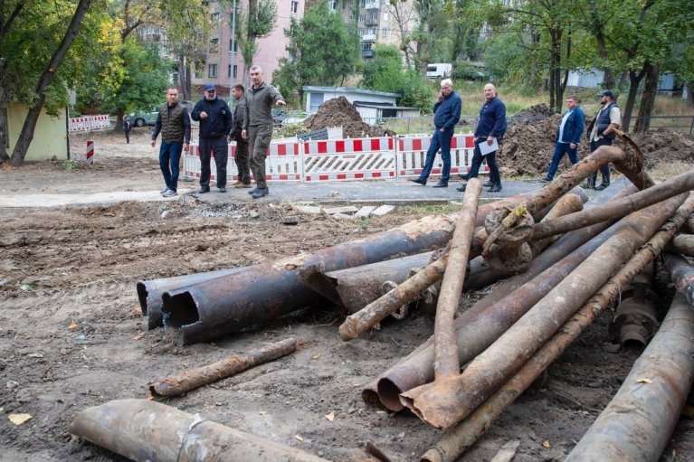 Віталій Кличко: на столичному Сирці до початку опалювального сезону замінять 2300 метрів тепломереж