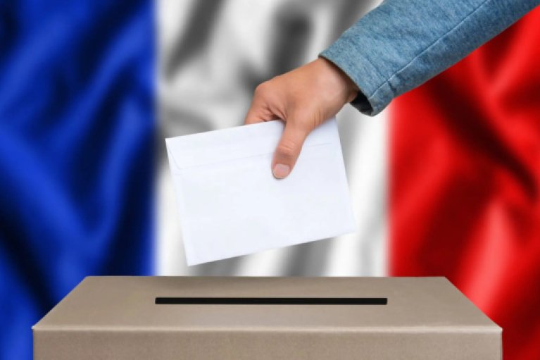Во Франции начались досрочные парламентские выборы