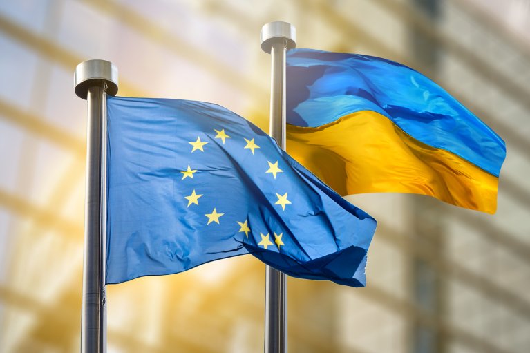 Еврокомиссия готова открыть первые переговорные кластеры с Украиной в 2025 году