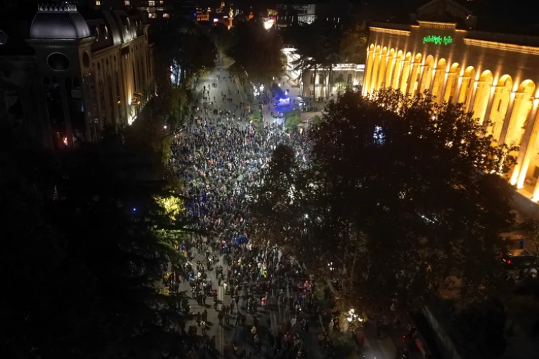 У Грузії оголосили перманентний протест, громадяни вимагають провести повторні вибори (ФОТО)