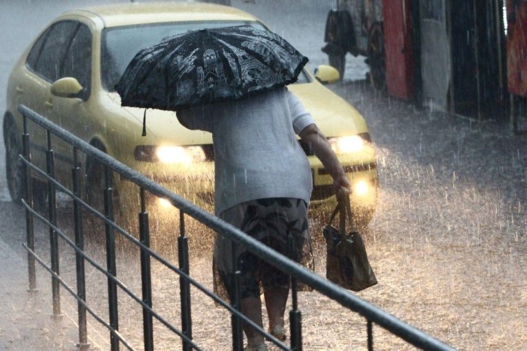 Погода в Украине 1 июля: на западе шквалы и умеренные дожди (КАРТА)