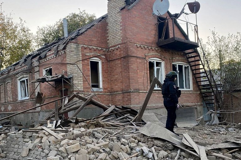 Обстріл Донеччини: двоє людей загинули, зазнали поранень 4 поліціянтів та 9 цивільних