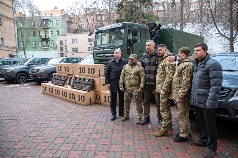 Батальон "Ахиллес" получил помощь от громады Киева – дроны, пикапы и грузовик, - Кличко