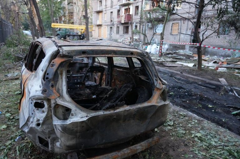 Запоріжжя зазнало 6 ударів авіабомбами, є руйнування у 3 районах (ФОТО)