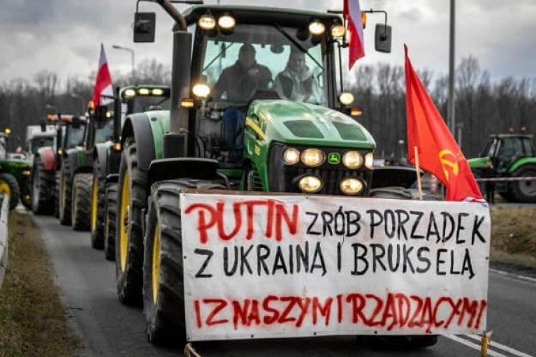 В Польщі судитимуть фермера та його дочку, за пропутінські гасла на блокаді та прапор СРСР