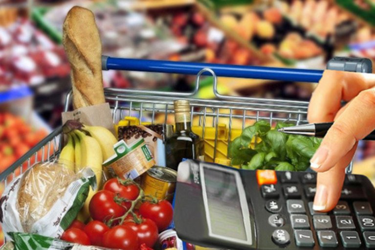 За три года войны в Украине выросли цены на все продукты, кроме гречки