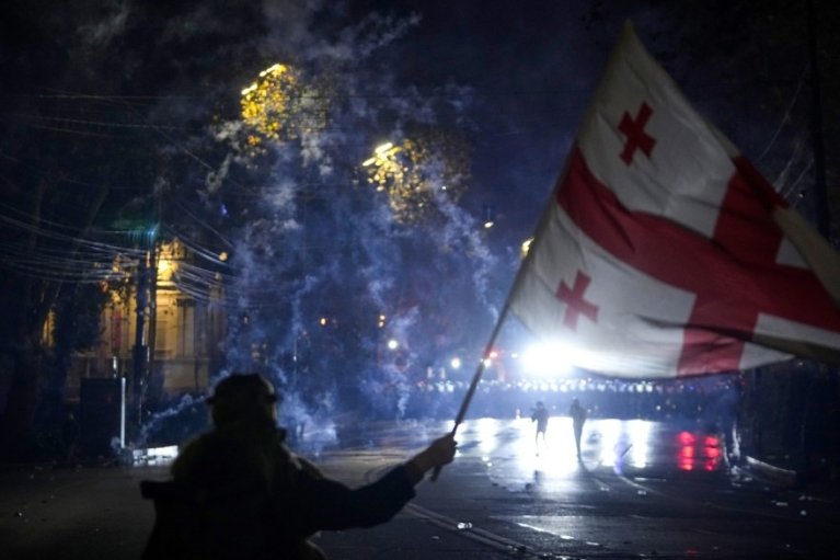 У Грузії почалася депортація іноземців, що брали участь у протестах