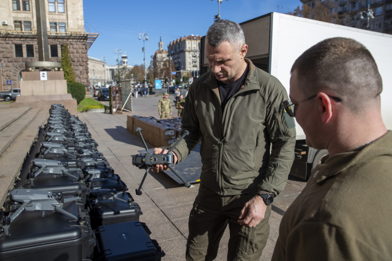 Кличко передав 5 штурмовій бригаді 550 дронів від громади Києва