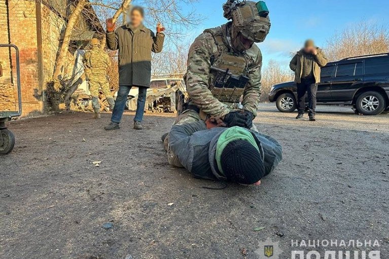 Намагався підірвати поліцейських розтяжкою: в Києві затримали російського найманця (ФОТО, ВІДЕО)