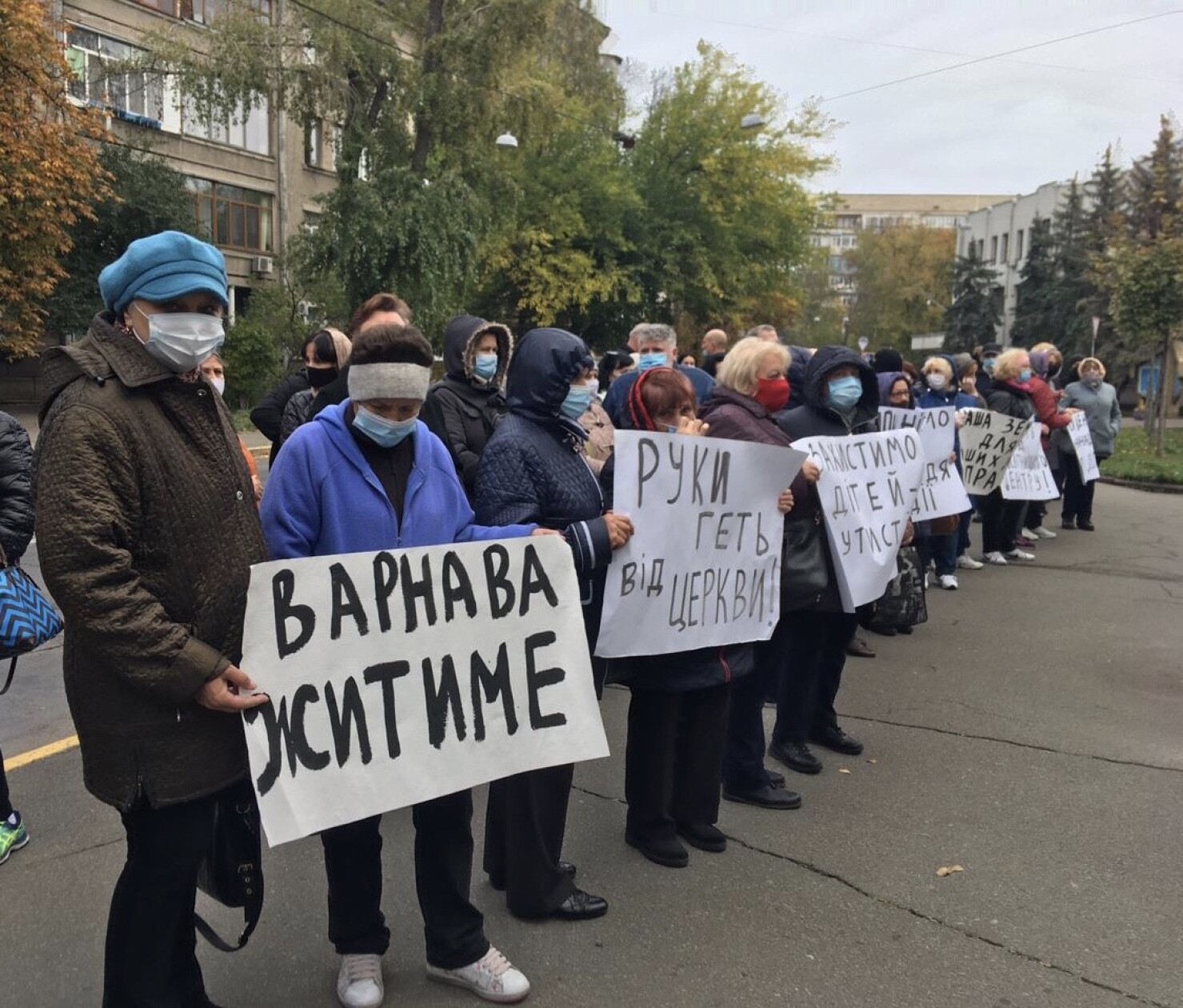 Рейдерский захват это. Рейдерский захват. Захват Киевской городской администрации. Церковное рейдерство. Рейдерский город.