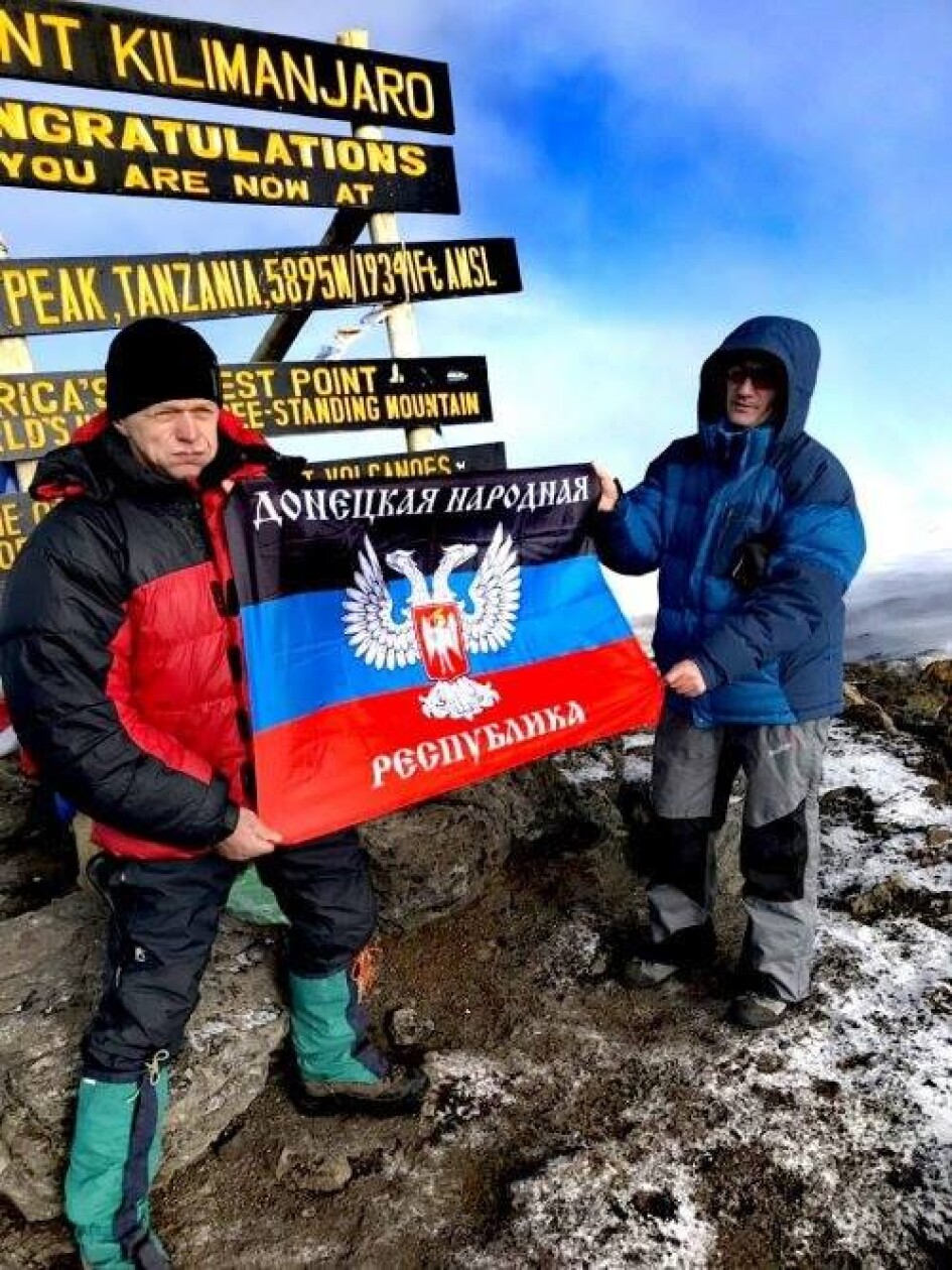 Украинские альпинисты подняли флаг "ДНР" на Эльбрусе ...